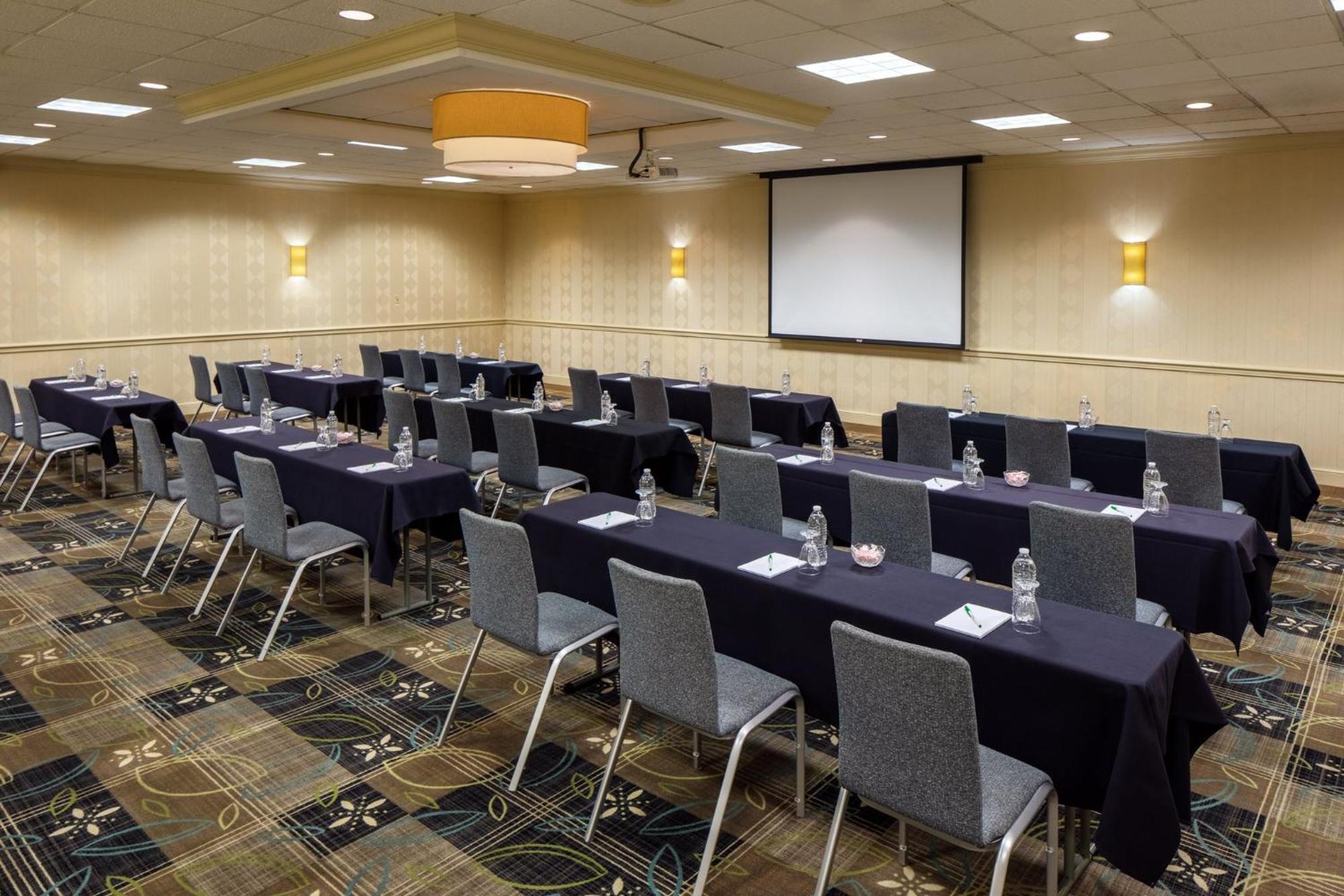 Holiday Inn Weirton-Steubenville Area Zewnętrze zdjęcie
