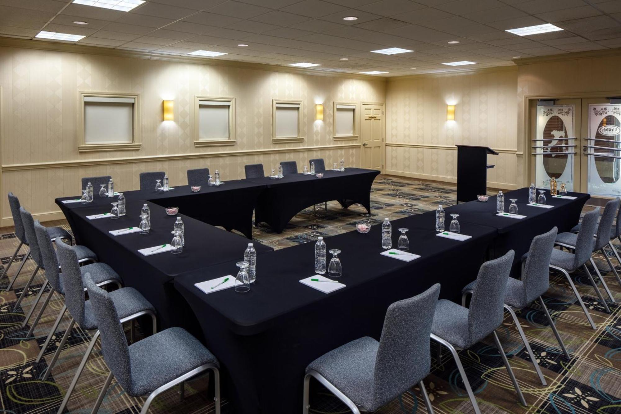 Holiday Inn Weirton-Steubenville Area Zewnętrze zdjęcie